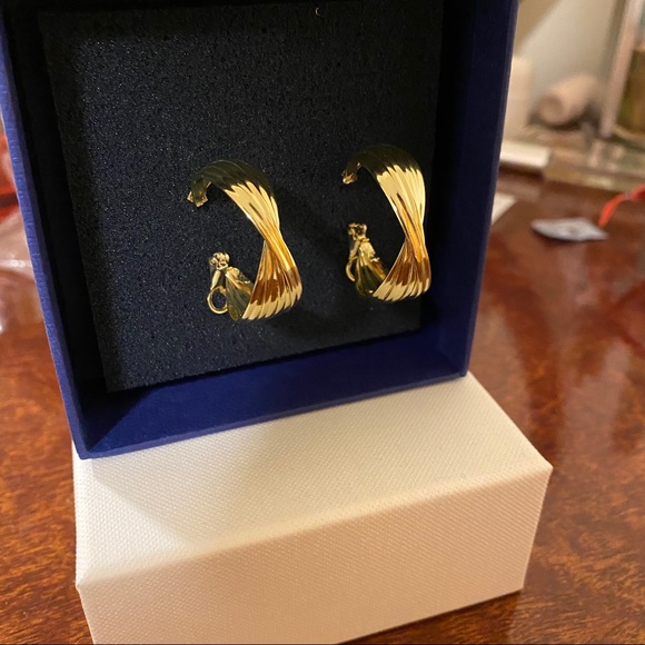 Set of Two Gold Hoop Earrings ( One Small, One Medium) - Picture 5 of 16